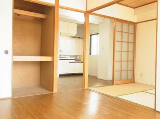 居室・リビング　※別号室の写真です