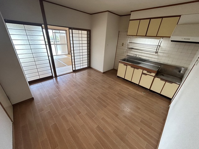 居室・リビング　※別号室の写真です。