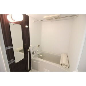 バス・シャワールーム　401号室室内写真参照(202号室は反転