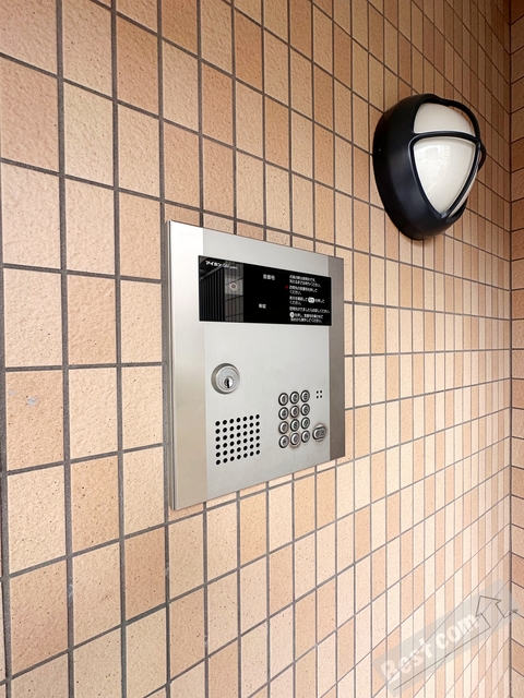 エントランス　オートロック付きで部外者シャットアウト♪