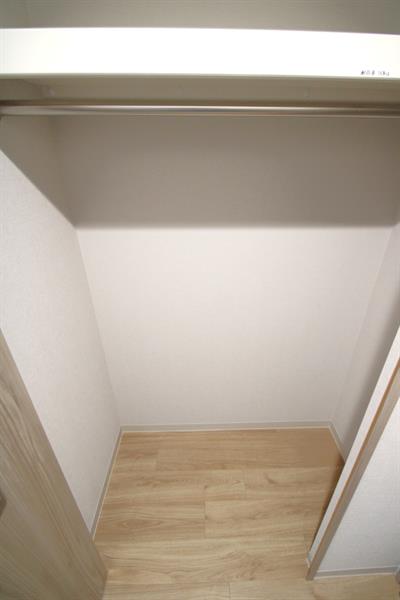 収納　棚・ハンガーパイプ付