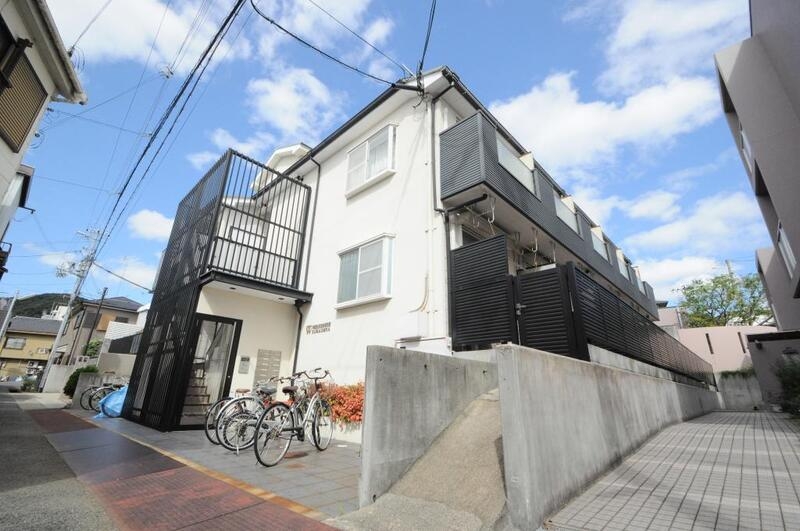 建物外観　東向き中心の建物です