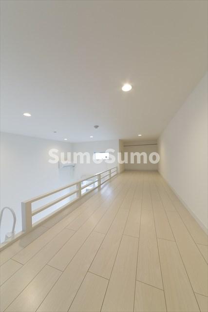 その他部屋・スペース　落ち着いた色調の寝室です