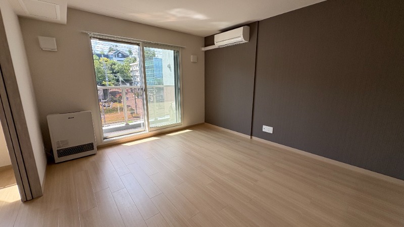 居室・リビング　明るいリビング