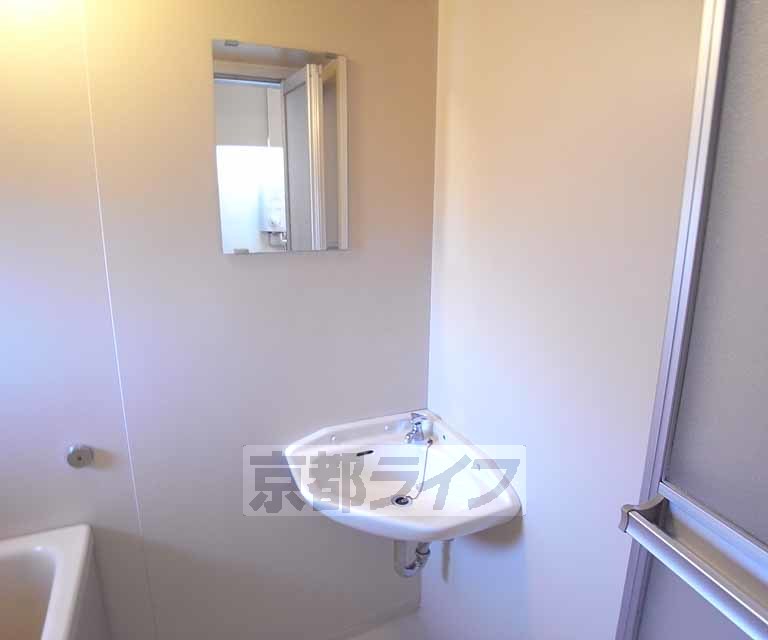 洗面設備　バスルームに洗面台があります。