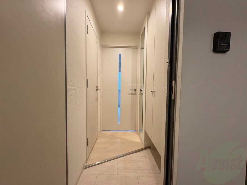 玄関　玄関の様子です。明るい印象ですね。気分もあがりそう。