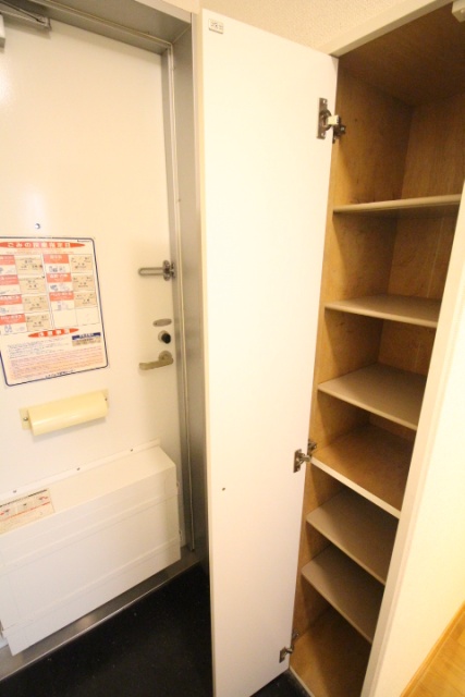 玄関　写真は別号室のものです。