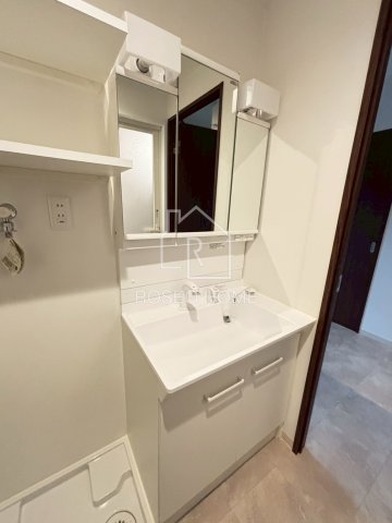 洗面設備　同マンション別部屋：参考写真