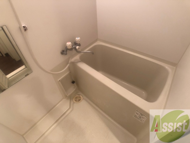 バス・シャワールーム　お風呂になります。一日の疲れを癒してくださいね。