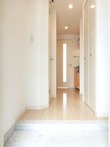 玄関　※別部屋の参考写真です。