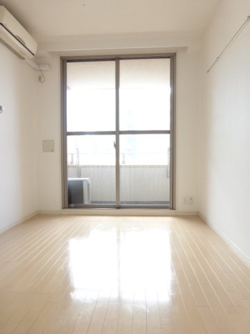 居室・リビング　※別部屋の参考写真です。