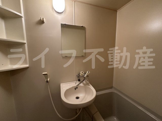 洗面設備　ゆったりとスペースのある洗面所