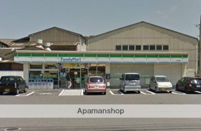 コンビニ　ファミリーマート（コンビニ）まで889m