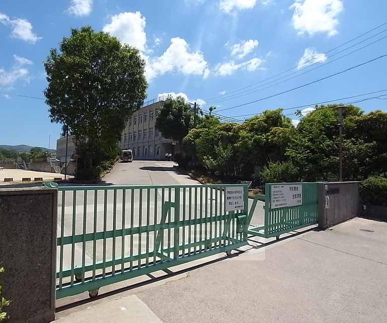 中学校　南城陽中学校（中学校）まで1100m