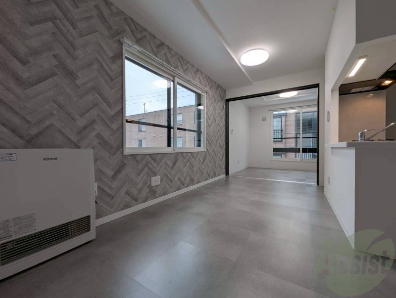 居室・リビング　アクセントクロスがお洒落なお部屋になっています！