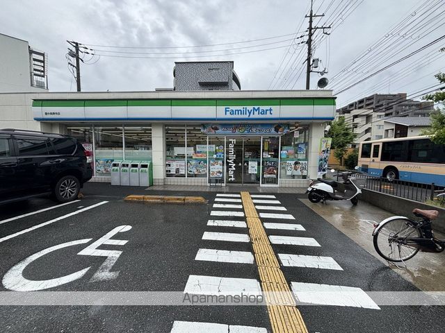 コンビニ　ファミリーマート豊中長興寺店（コンビニ）まで301m