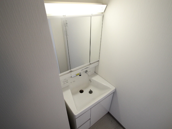 洗面設備　※掲載写真は同マンション別部屋参考写真となります。