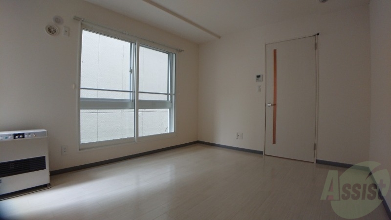 居室・リビング　リビングです。木目のフローリングが落ち着きますね。