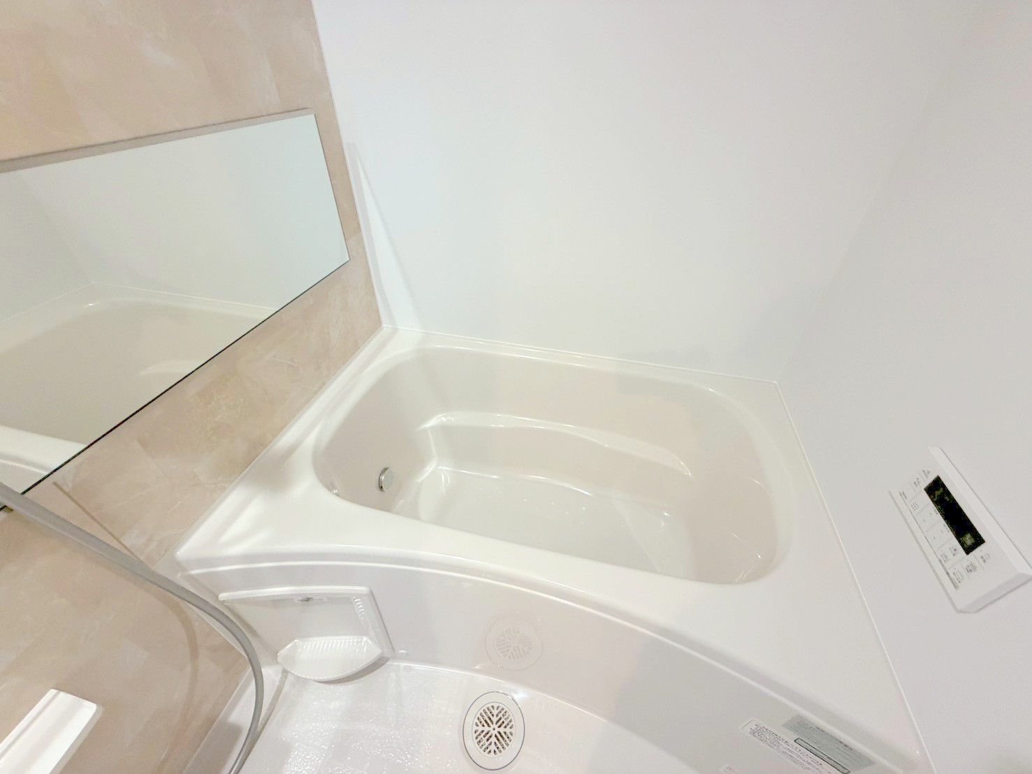 バス・シャワールーム　★浴室乾燥・追い焚き機能付き★