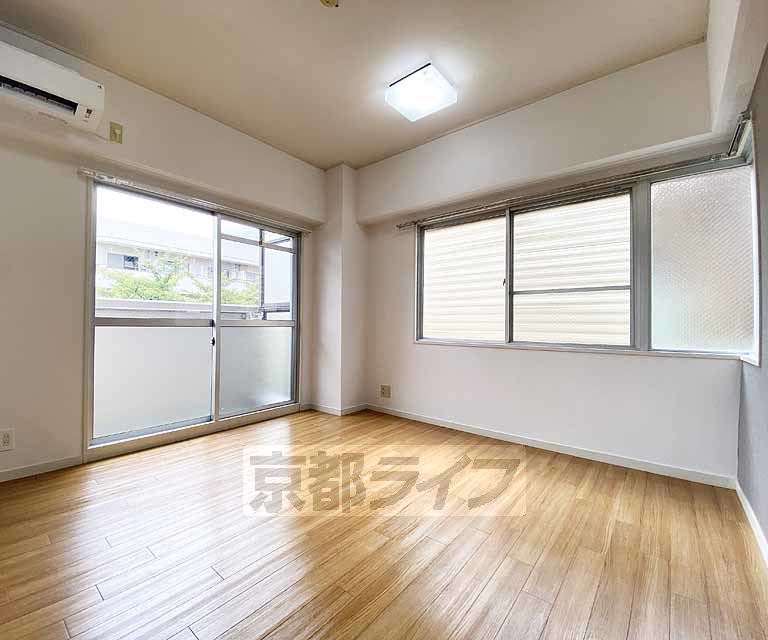 居室・リビング　阪急西京極駅徒歩３分の好立地物件！