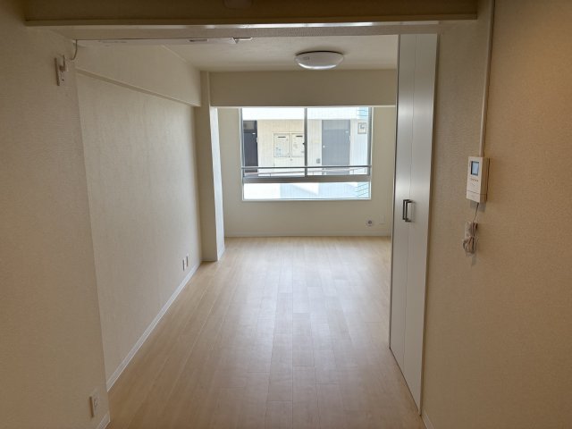 居室・リビング　明るい洋室です