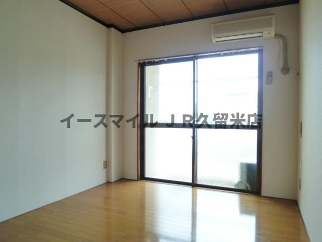 居室・リビング　こちらの居間で趣味の時間をお楽しみください