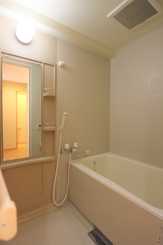 バス・シャワールーム　追い焚き機能もあります。