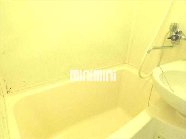 バス・シャワールーム　１日の疲れを洗い流す癒しの空間です