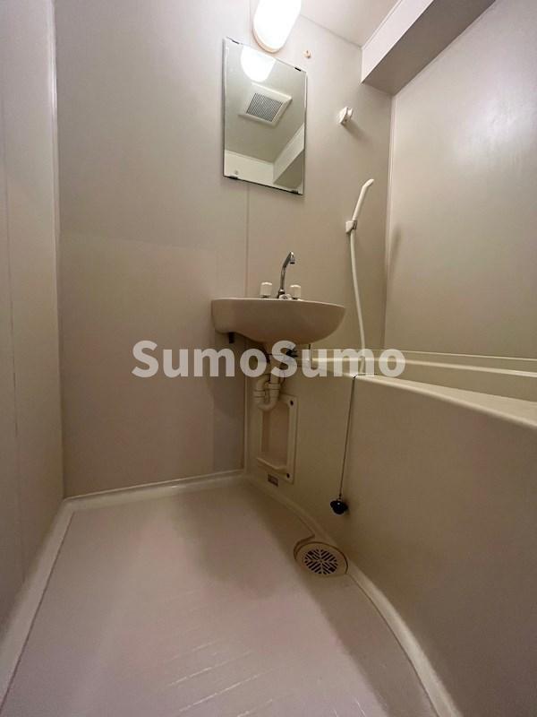 バス・シャワールーム　落ち着いた空間のお風呂です