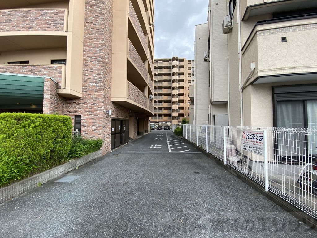 駐車場　エントランス