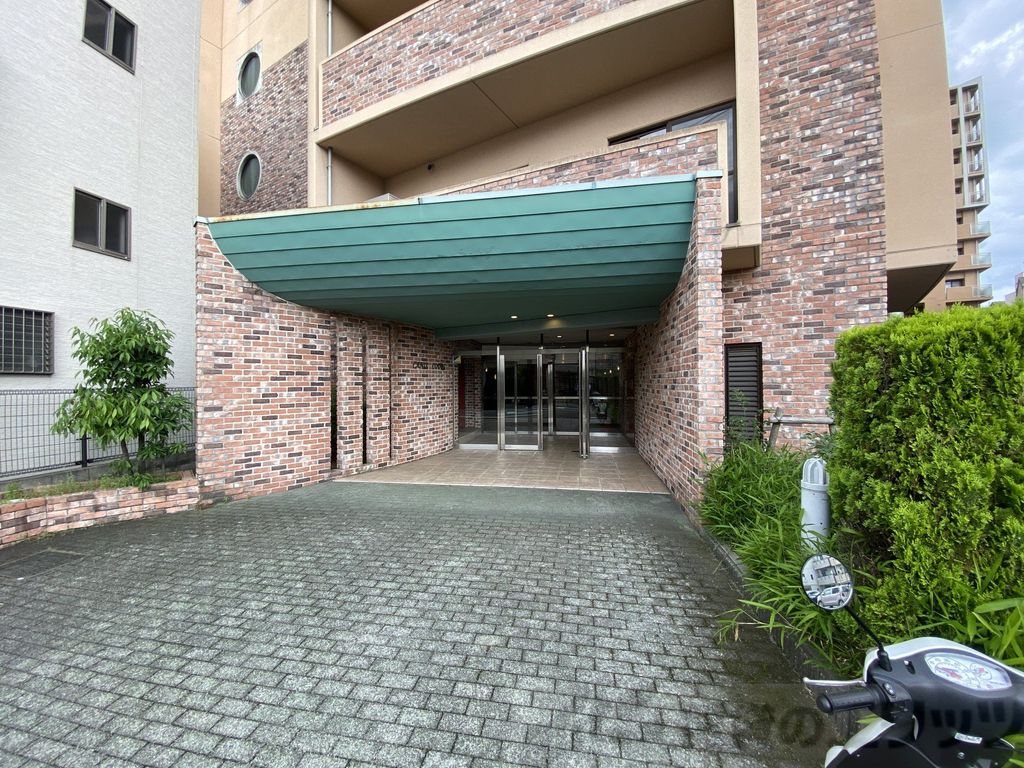 エントランス　駐車場