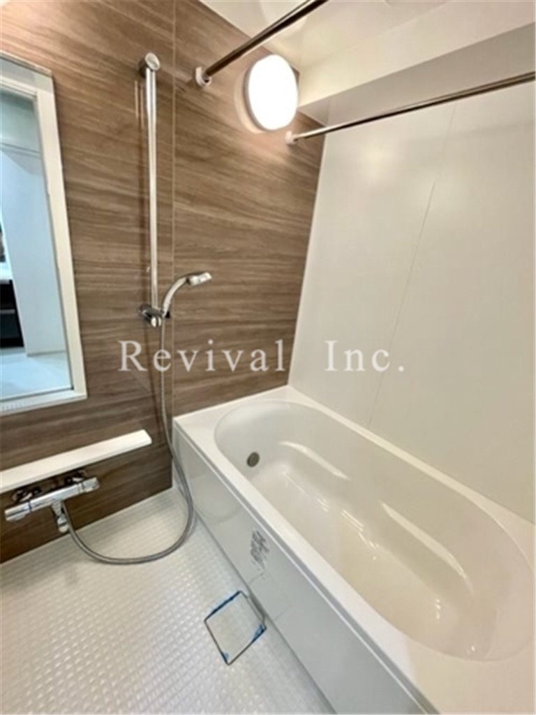 バス・シャワールーム　追い焚き・浴室乾燥完備でございます