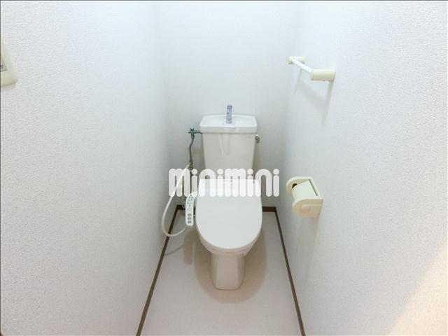 トイレ　温水洗浄便座付きのトイレ。