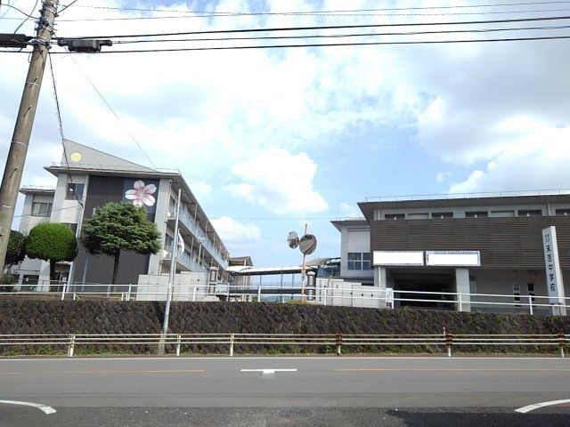 中学校　末吉中学校（中学校）まで1400m