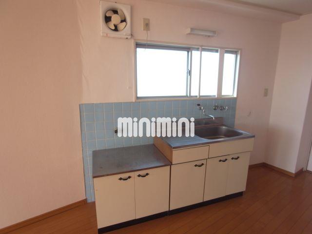 キッチン　キッチン側に窓があり換気しやすい。