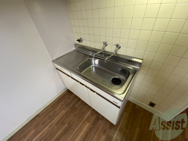 キッチン　キッチンも二口コンロがおけてお料理も楽チンにできますね。