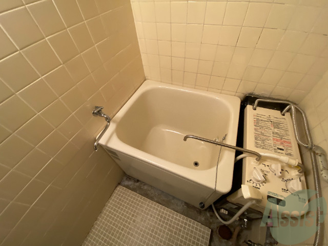 バス・シャワールーム　バスタブも広々していて、ゆっくり休めますね。