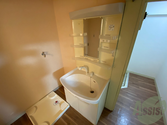 洗面設備　ピカピカの洗面台で毎日テンション上がりますね。