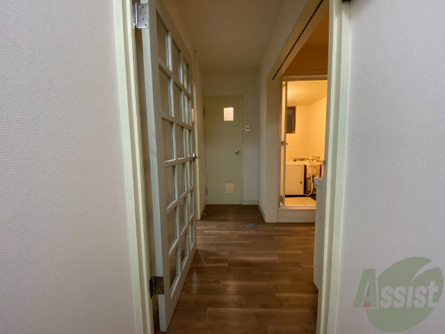 玄関　玄関から見たお部屋もとても長い廊下で走り周りますね。（笑）