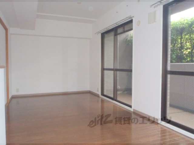 居室・リビング　広々１３帖のリビングです。