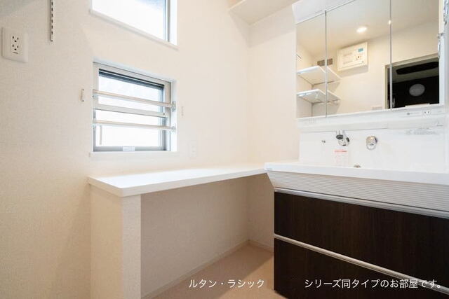 洗面設備　忙しい朝に便利なシャンプードレッサー付