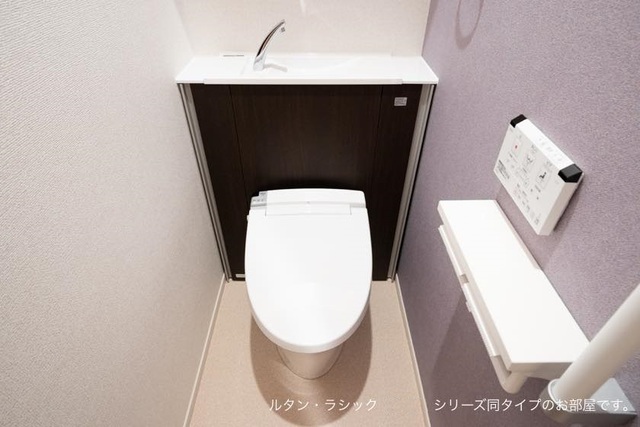 トイレ　温水洗浄便座付き
