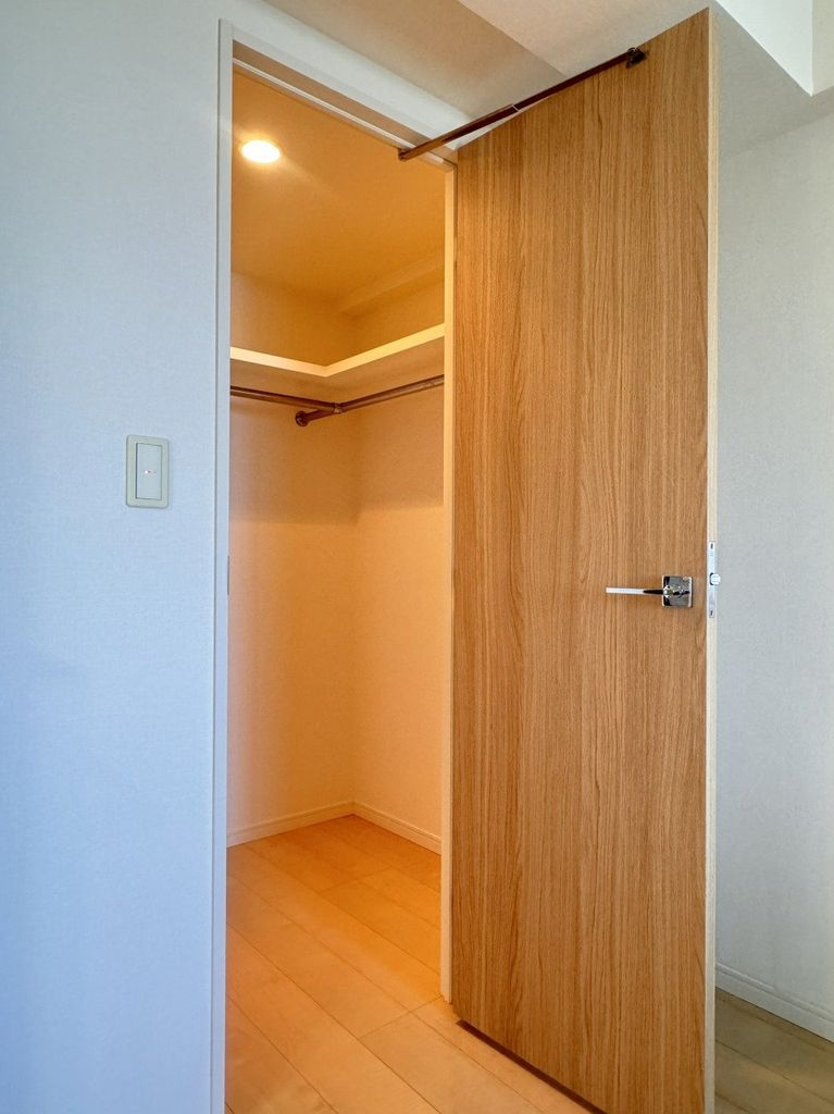 収納　ウォークインクローゼット（洋室1）