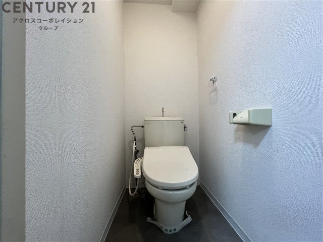 トイレ　温水洗浄便座付きのトイレです♪