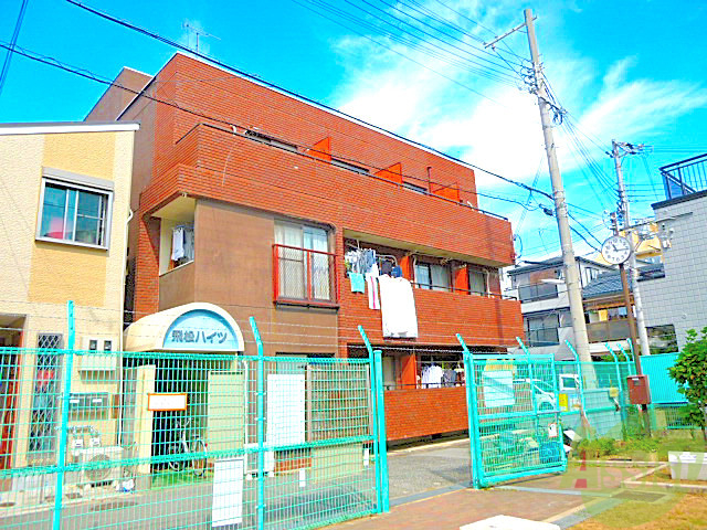 建物外観　タイル貼りの綺麗な外観♪日当たりも良い立地です。