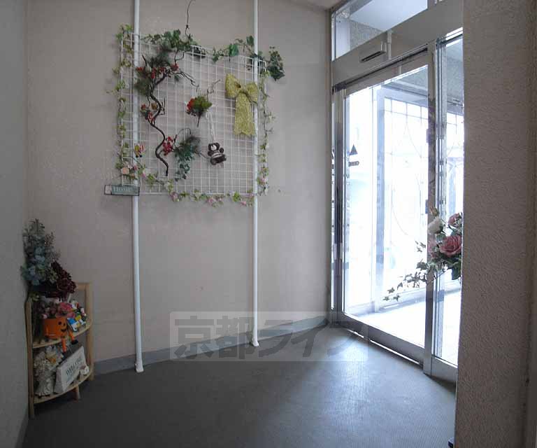 ロビー　女性らしいエントランスです。