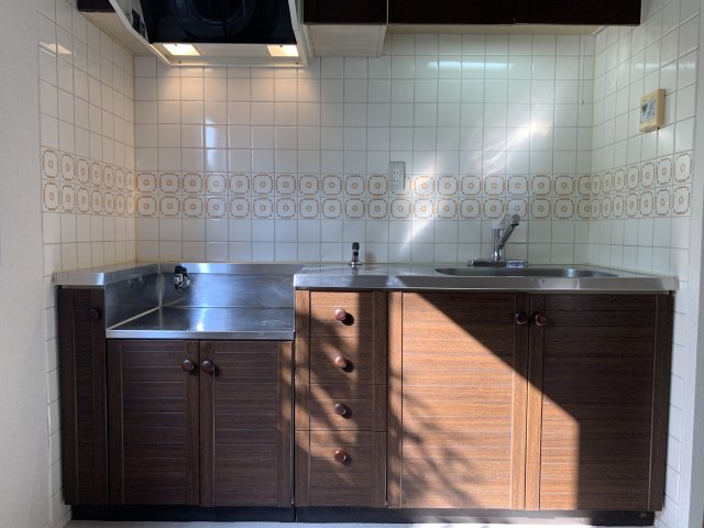 キッチン　※同建物別部屋参考画像（107号室）