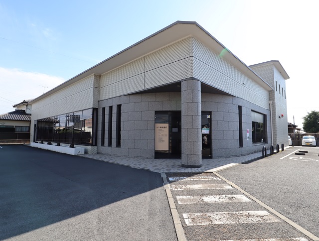 銀行　十八親和銀行竹松支店（銀行）まで450m