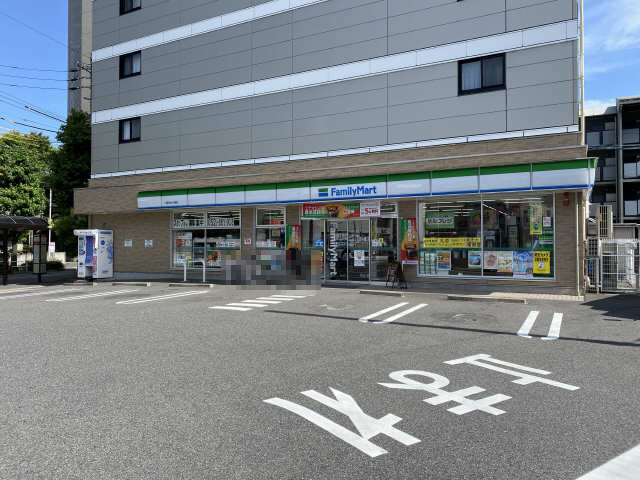 コンビニ　ファミリーマート　八事弥生が岡店（コンビニ）まで102m