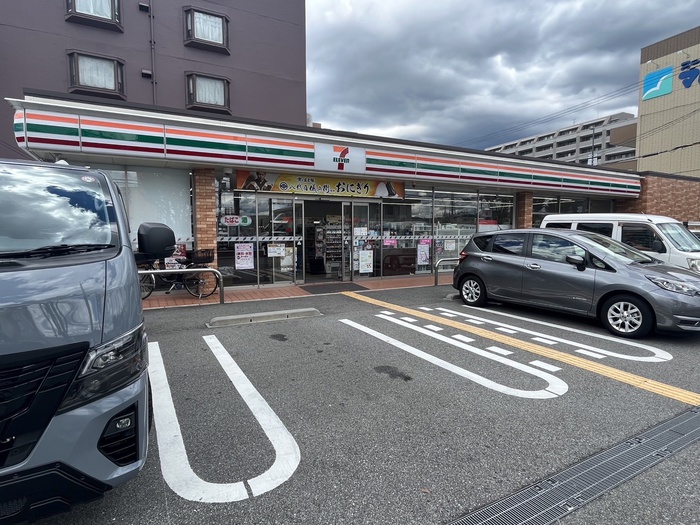 コンビニ　セブンイレブン（コンビニ）まで120m